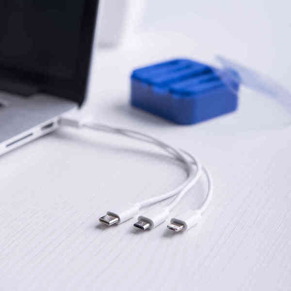 Cabo USB triplo para carregador | SAM Brindes
